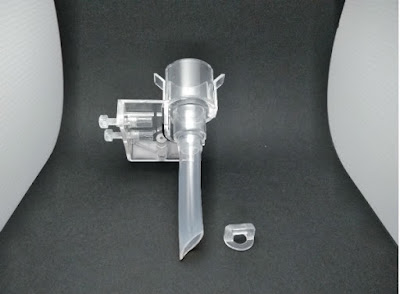 組み立て中の水足しくん本体とリングバー