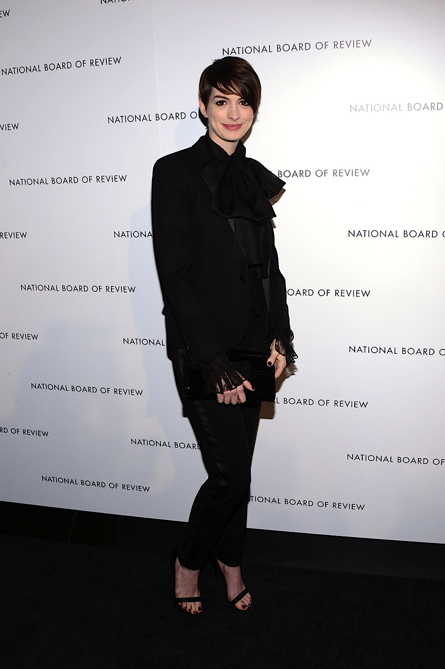 Celeb Diary: Anne Hathaway @ 2013 National Board Of Review Awards Gala