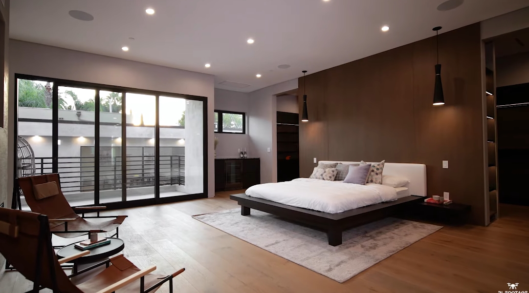 32 Interior Design Photos vs. 831 N Curson Ave, Los Angeles Luxury Home Tour