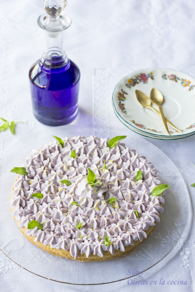 Tarta de crema madame con violetas