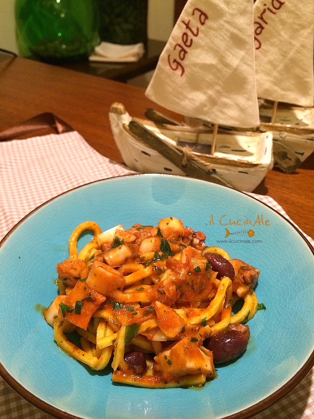 tonnarelli con sugo di polpo e olive nere di gaeta