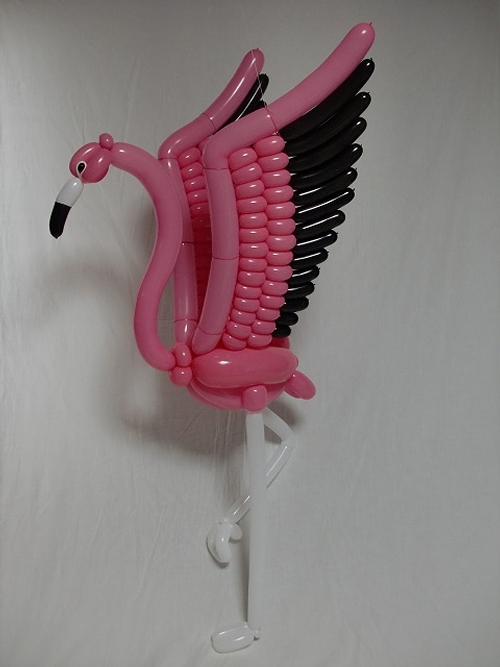 08-Flamingo-Masayoshi-Matsumoto-isopresso-3D-Balloon-Sculptures-Animals-Insects-and-Human-www-designstack-co