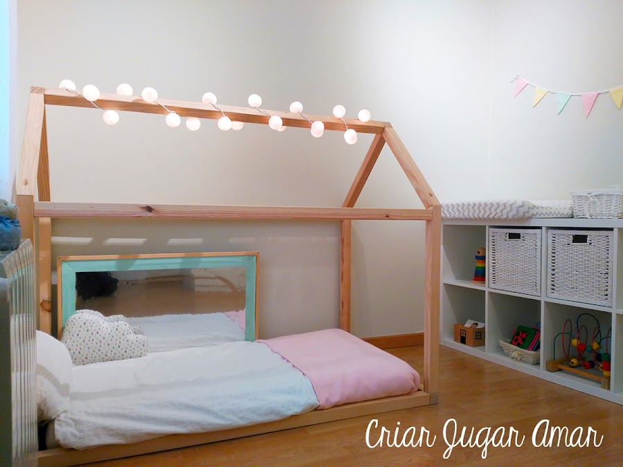 Las habitaciones Montessori son características por sus camas suelo, que permiten al bebé tener una visión completa del entorno y respetan el movimiento libre