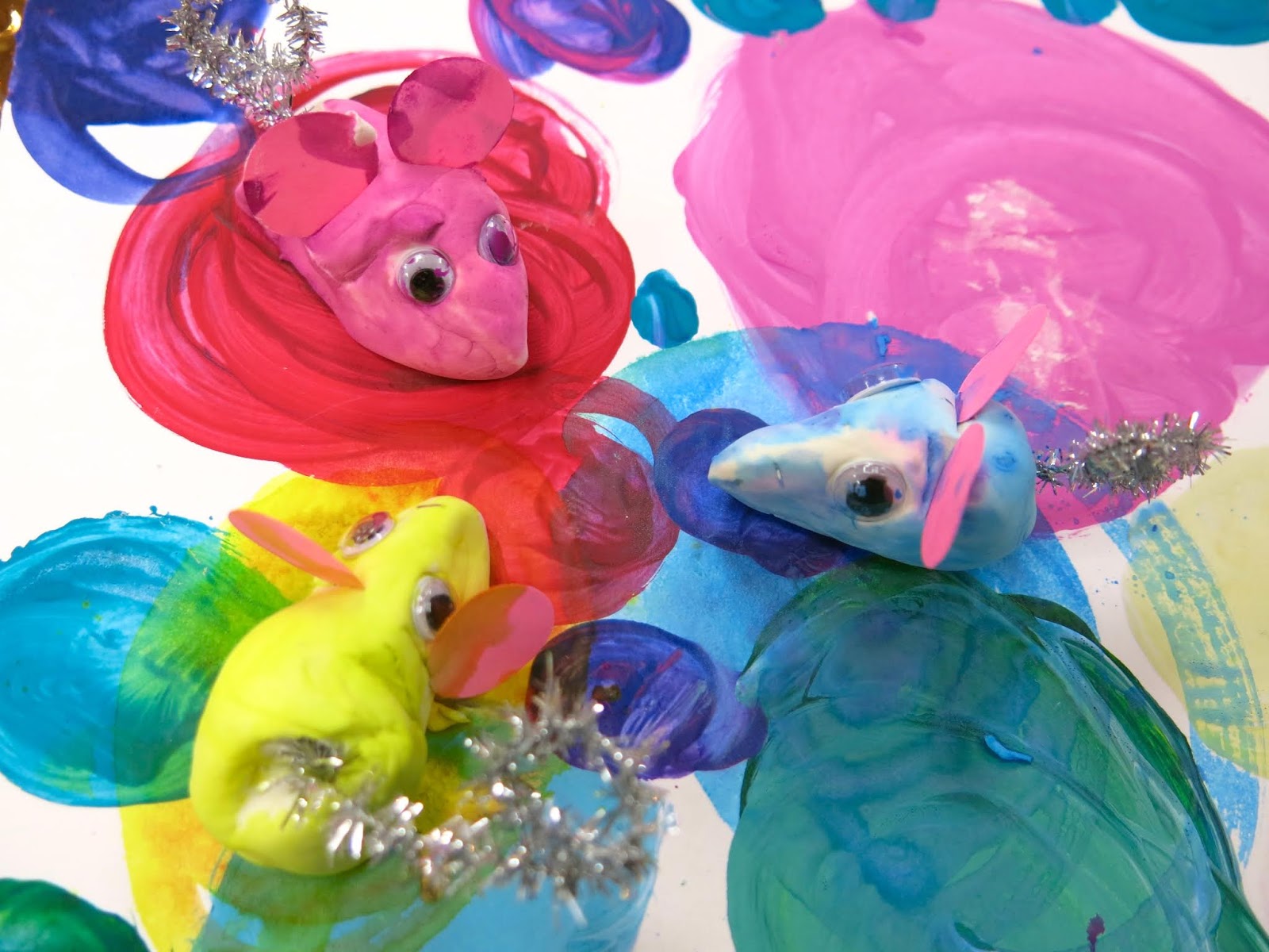 Cassie Stephens In the Art Room Kindergarten Mouse Paint Masterpieces!