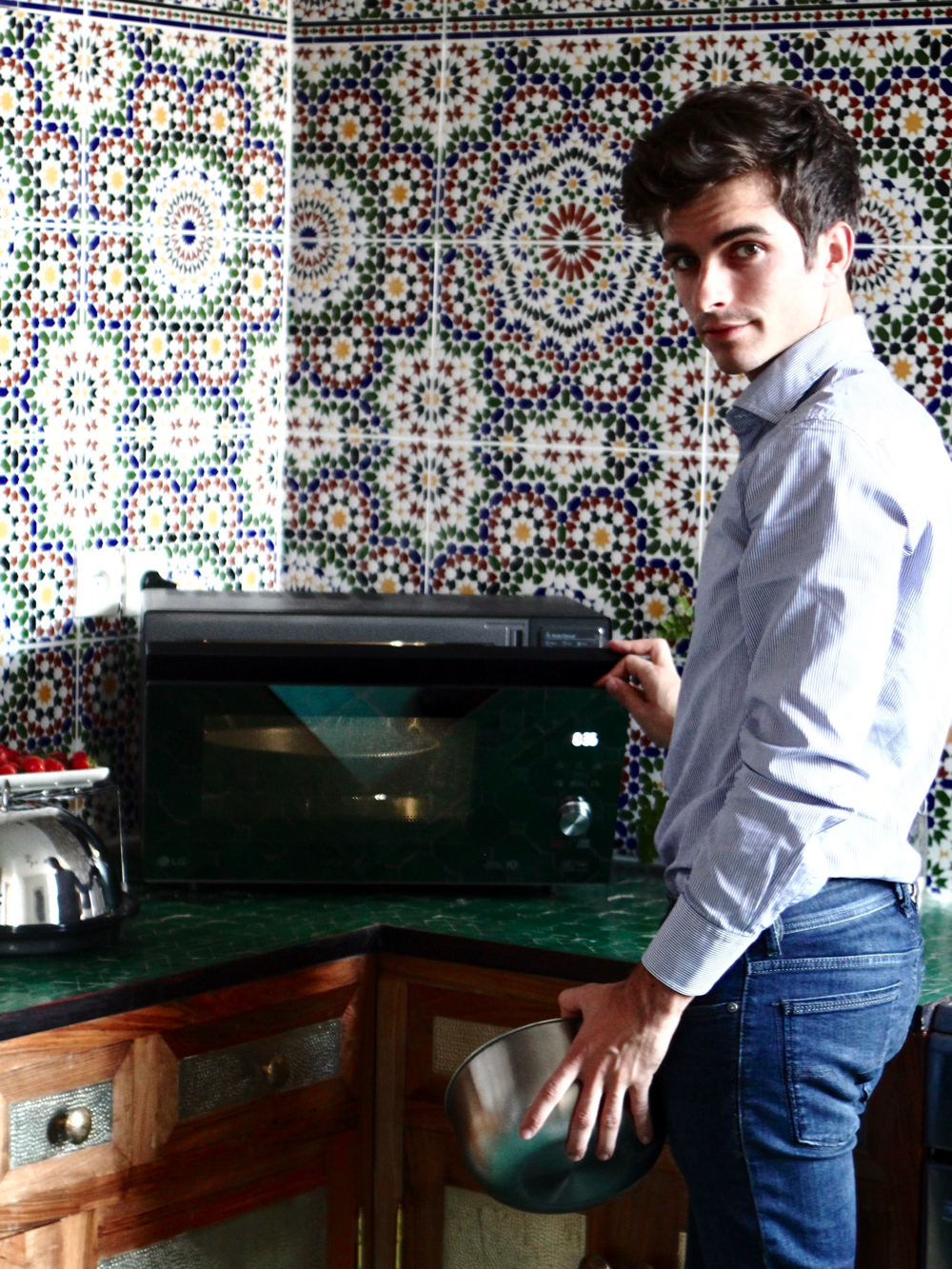 blog-mode-homme-style-masculin-four-combine-micro-ondes-lg-neochef-haut-de-gamme-electromenager-luxe-design-premium-cuisine - 2