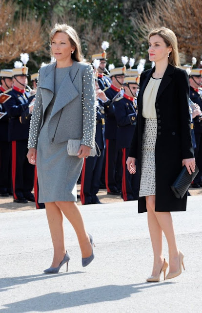 Queen Letizia of Spain waits to receive the President of Colombia Juan Manuel Santos