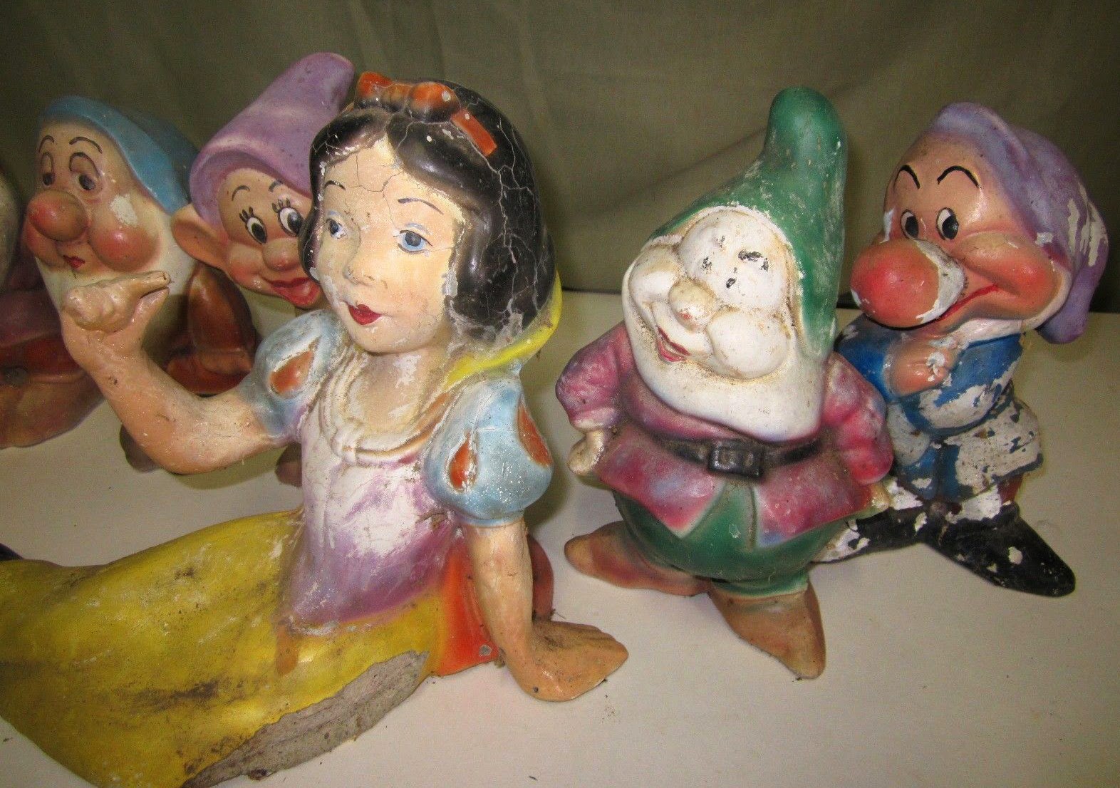 snow white and seven dwarfs statues