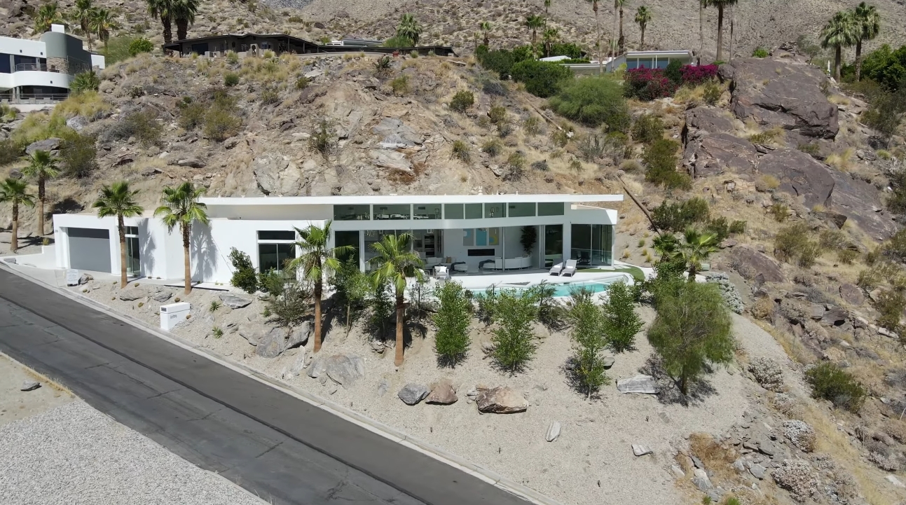 32 Photos vs. Palm Springs, CA Luxury Home Interior Design Tour By Brian Foster