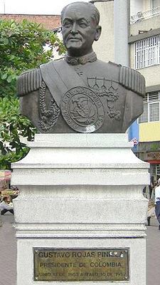 Gustavo Rojas Pinilla Foto al monumento de Gustavo Rojas Pinilla