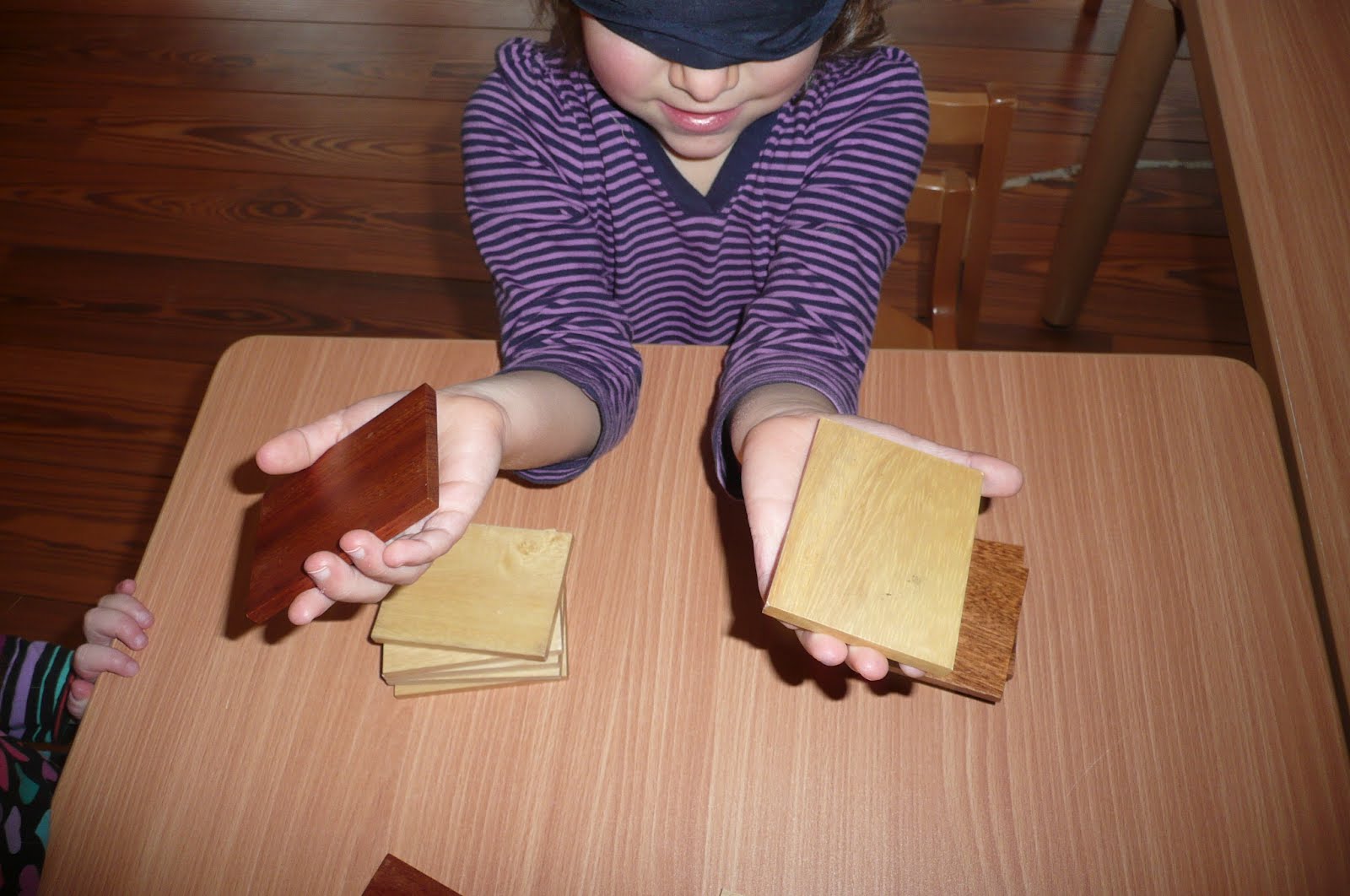 Montessori Teachings: Baric Tablets - Feeling the difference in Weight