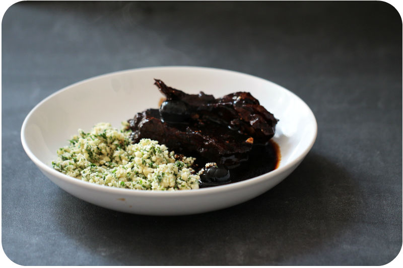 Blumenkohl-Taboulé (Blumenkohl-Couscous) mit Lammkeule in Rotwein und Oliven | Arthurs Tochter Kocht von Astrid Paul Blumenkohl-Taboulé (Blumenkohl-Couscous) mit Lammkeule in Rotwein und Oliven | Arthurs Tochter Kocht von Astrid Paul