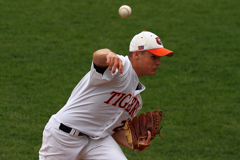 Dylan Heuer Productions: 5/4 - RIT Baseball Action Shots
