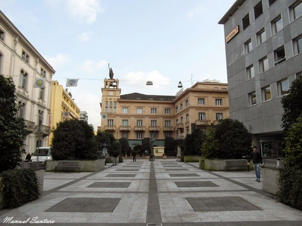 Chiasso, piazza Col Bernasconi Chiasso, piazza Col Bernasconi