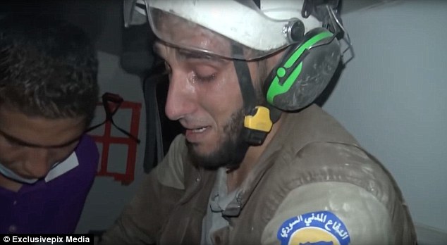 Meski Tertimpa Reruntuhan Selama 2 Jam, Bayi Suriah Ini Ditemukan Dalam Keadaan Hidup