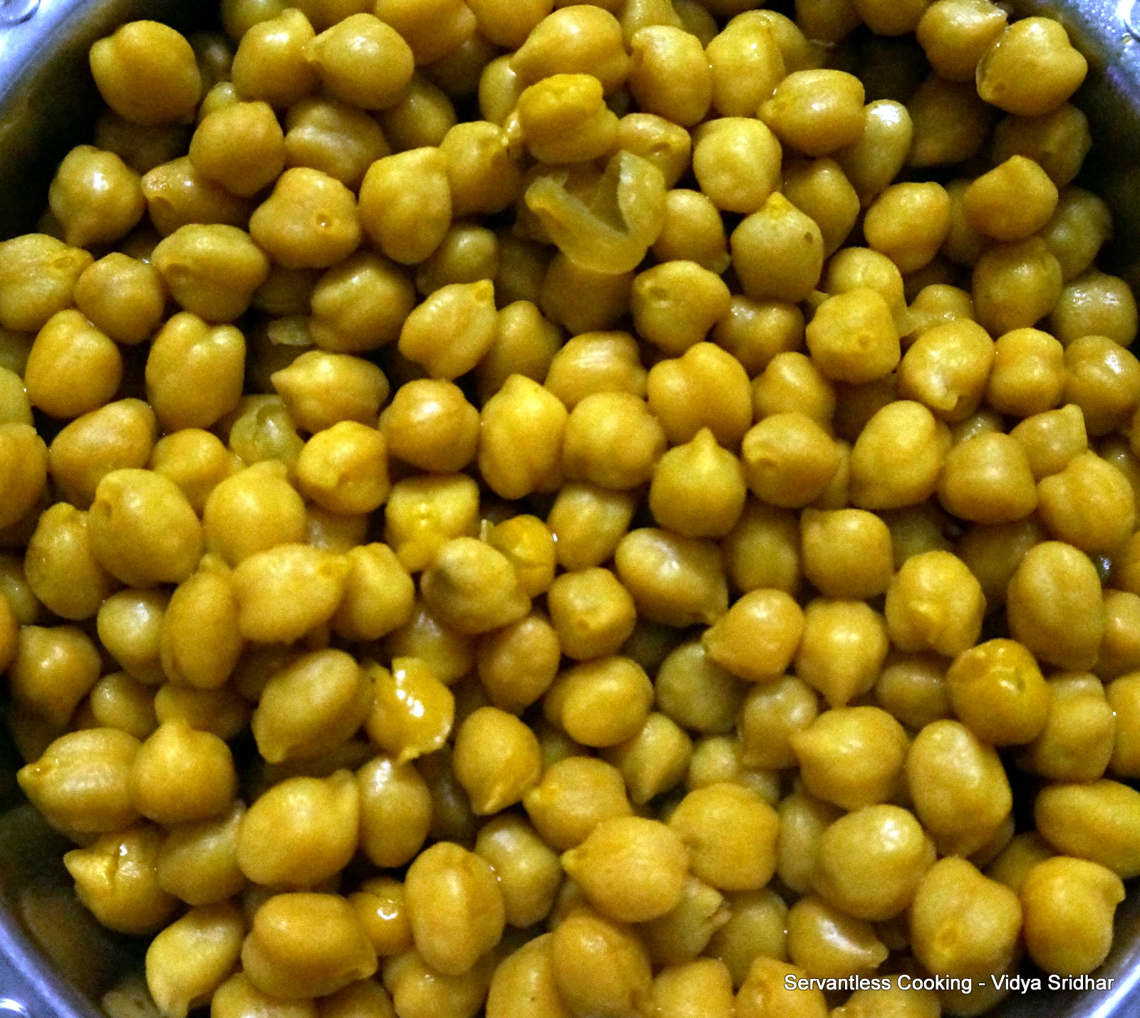 Servantless cooking Chole Masala (Spicy Garbanzo beans)