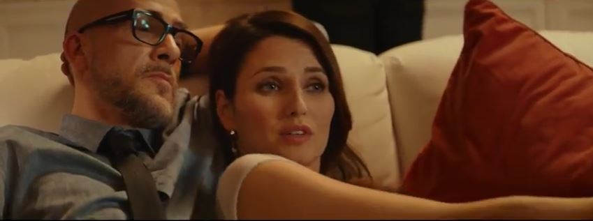 Modello e modella Tre pubblicità ti porta al cinema con Foto - Testimonial Spot Pubblicitario Tre 2017