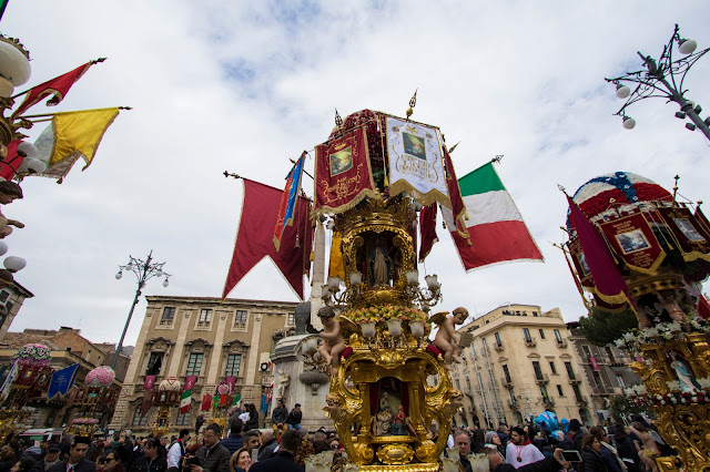 Festa di Sant'Agata a Catania: il giro esterno, le cannelore-Piazza Duomo
