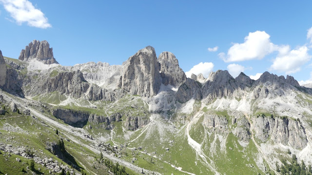 Höhenwanderung am Rosengarten, Dolomiten Höhenwanderung am Rosengarten, Dolomiten