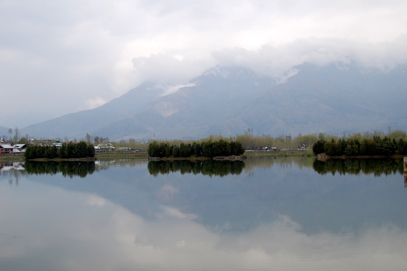 Essay on dal lake in kashmiri language image