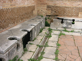 Starożytna publiczna toaleta w Ostii