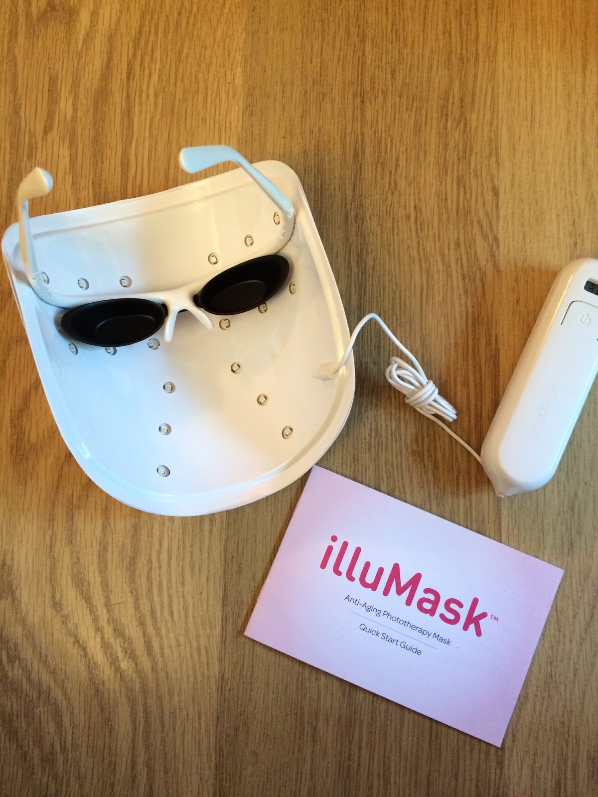 illuMask AntiAging Light Therapy Mask Sœurs de Luxe