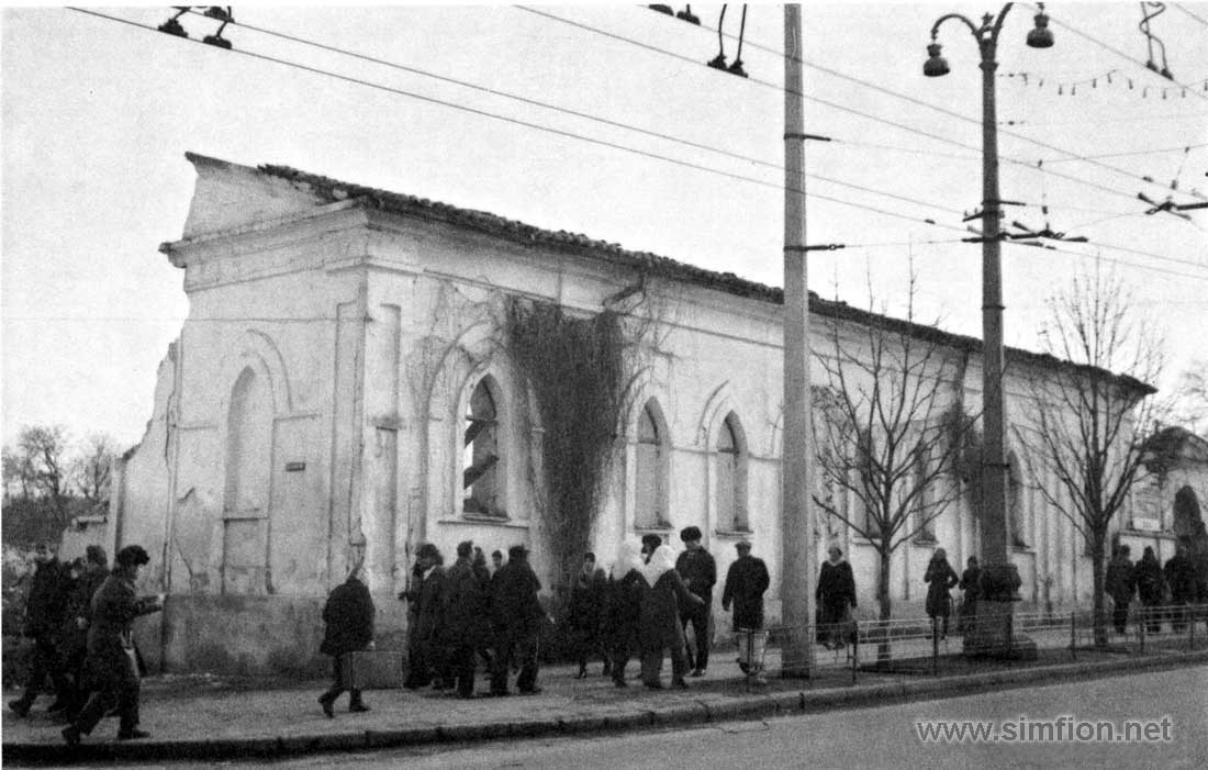 Полуразрушенный католический костел в Симферополе