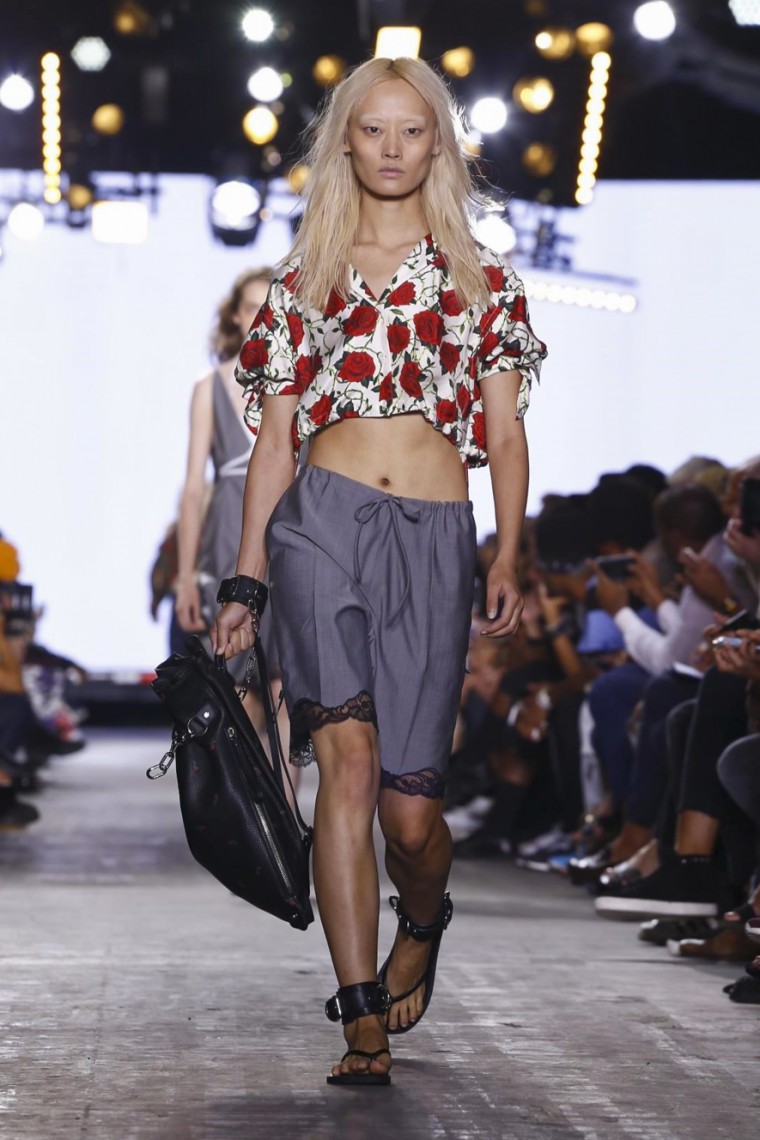 Alexander Wang- Spring Summer 2017 - New York Fashion Week alexander-wang, alexander-wang-ss17, alexander-wang-spring-summer, alexander-wang-spring-summer-2017, alexander-wang-spring-summer-new-york-fashion-week, alexander-wang-printemps-ete, dudessinauxpodiums, du-dessin-aux-podiums, nfwlive, nfw16