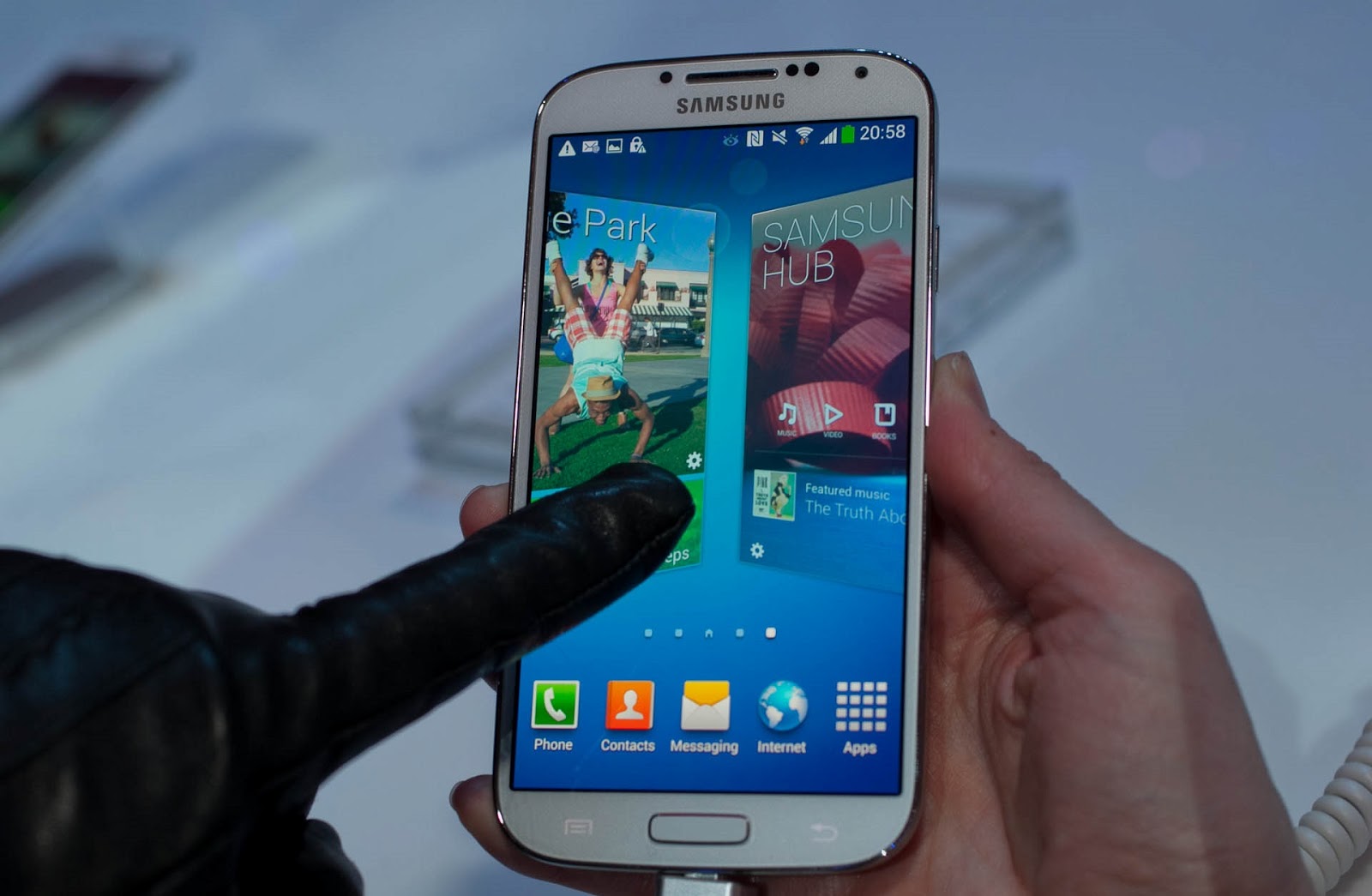 Игра на самсунге установленные. Samsung Galaxy obzor. Самсунг с ИК портом 2021. Samsung Galaxy Player 4.2. ИК порт в самсунг с4 мини.