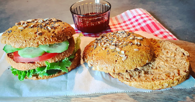 PAIN BURGER SANS GLUTEN À LA PATATE DOUCE PAIN BURGER SANS GLUTEN À LA PATATE DOUCE