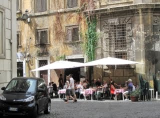 Cafe in Via della Pace