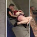 Un couple filmé en plein ébat dans la rue mais le plus troublant est ce qui se trouve près d'eux.