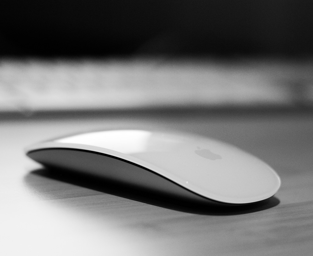 Yusra Yunus: Macbook pro & Magic mouse Now i get it