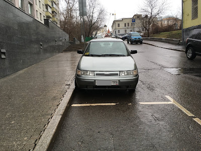 Lada 111 parked in Moscow