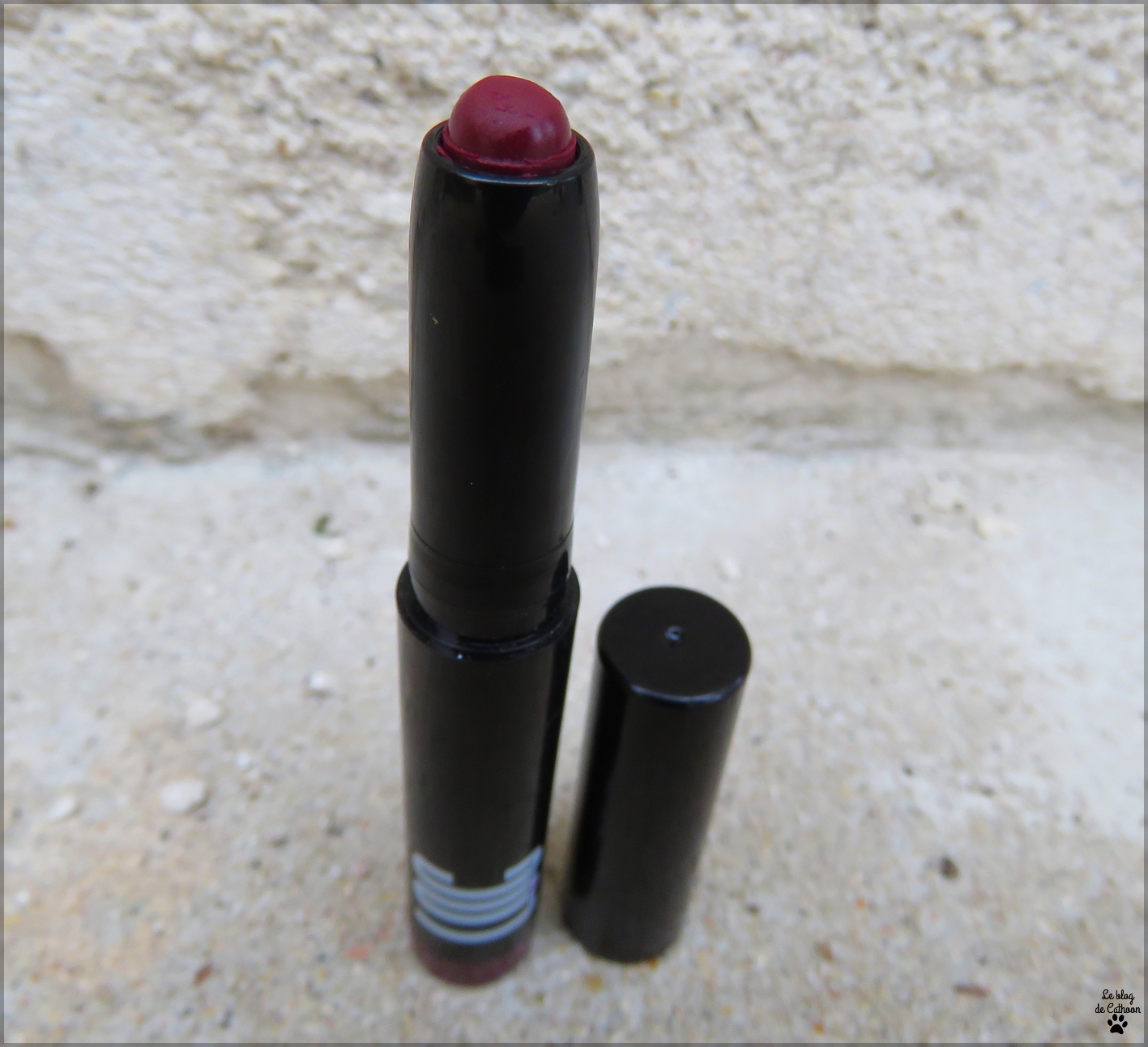  Vibrant Matte Lipstick - Uncorked - LOC