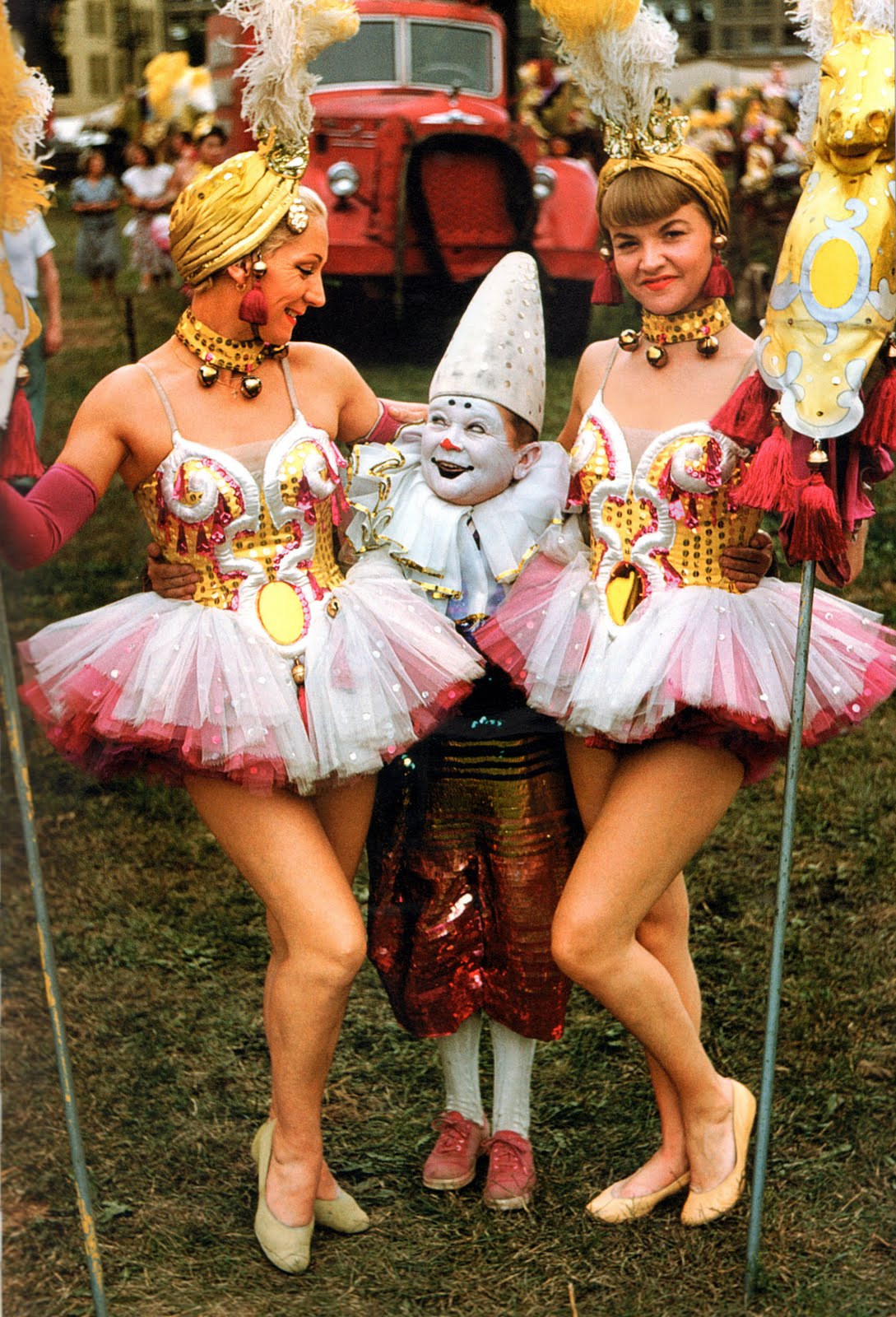 15 Wonderful Color Portrait Photos of Circus Performers From Between ...