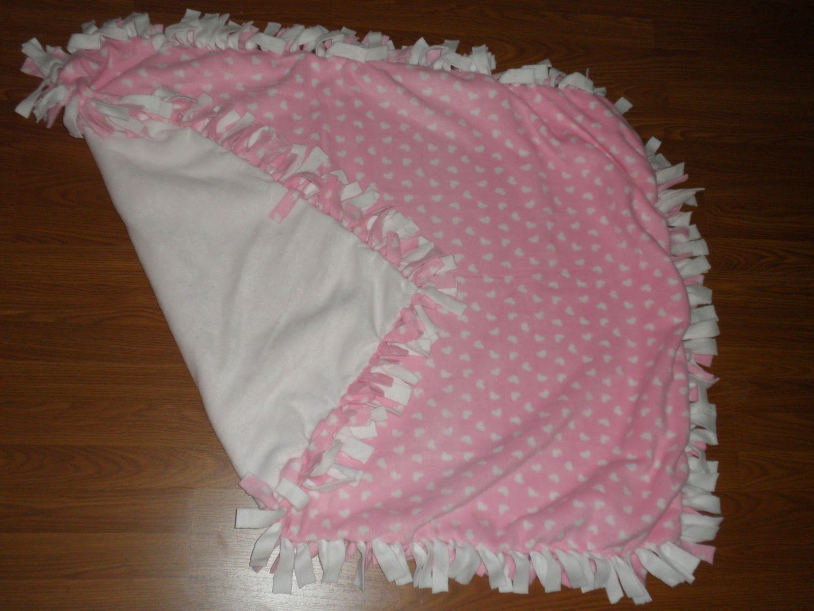 A Drama Queen's Blatherings DIY Fleece Tie Blanket