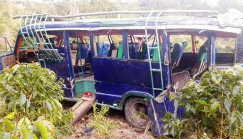 Bus masuk jurang Bus masuk jurang