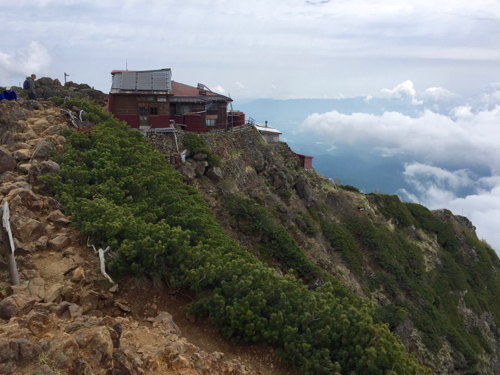 山頂から赤岳頂上山荘方面 山頂から赤岳頂上山荘方面