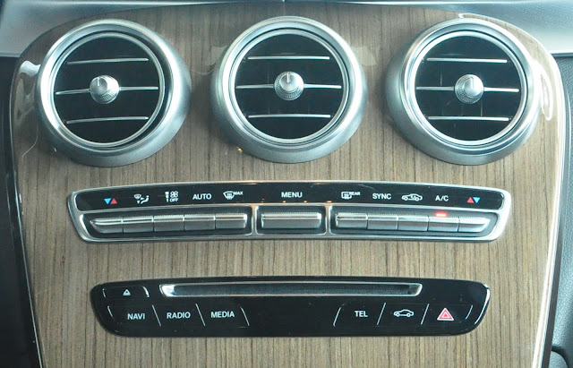 Hệ thống điều hòa Mercedes GLC 250 4MATIC t Mercedes GLC 250 4MATIC trang bị điều hòa khí hậu tự động 2 vùng