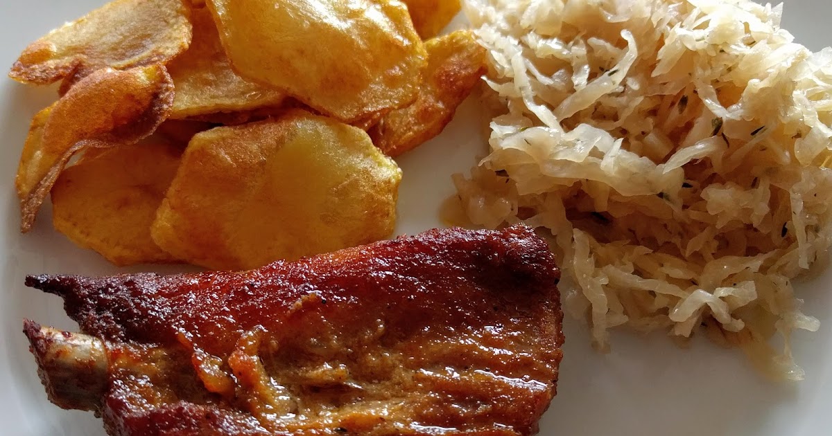 - Schweinerippchen mit Sauerkraut und Kartoffelchips