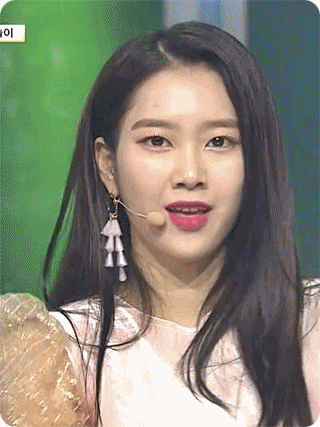 쇼챔에서 여러가지 매력을 보여주는 오마이걸 지호.gif | 인스티즈