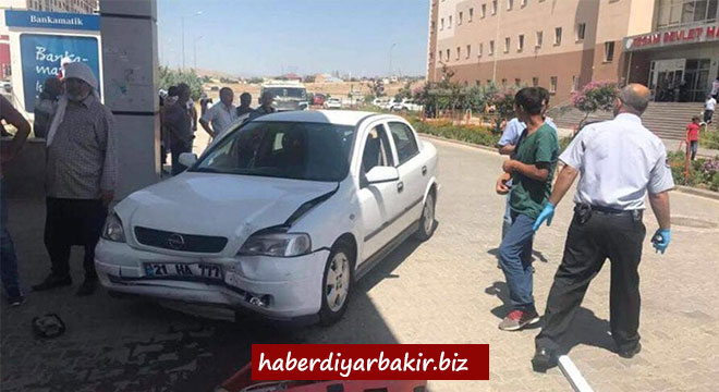 Diyarbakır Ergani Devlet Hastanesi girişinde kaza: 1 ölü Diyarbakır Ergani Devlet Hastanesi girişinde kaza: 1 ölü