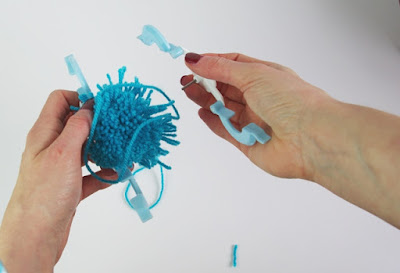 Tutorial PomPom Maker Tutorial PomPoms Bommel selber herstellen