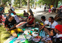 rame-rame makan siang di pulau tengah