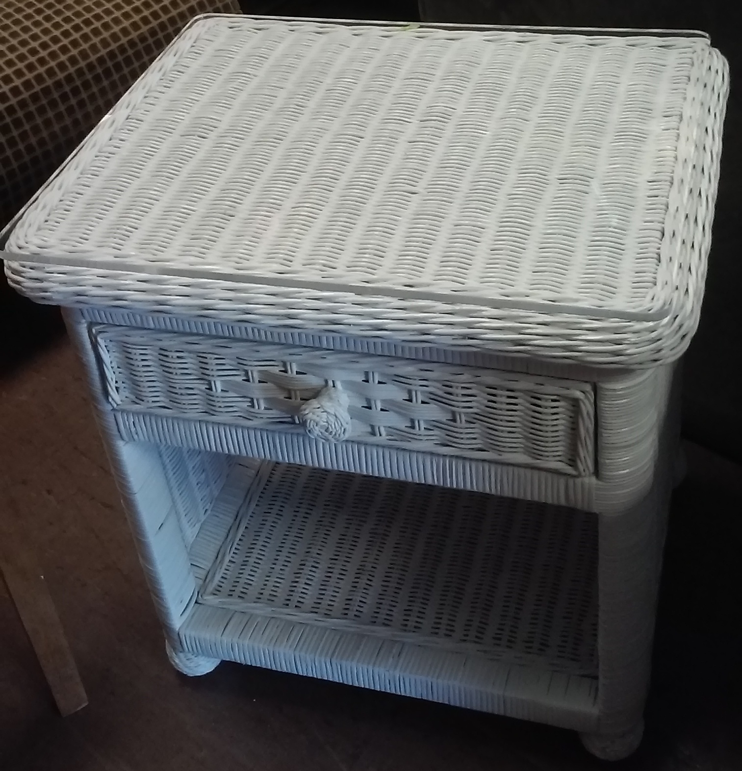 UHURU FURNITURE & COLLECTIBLES SOLD **REDUCED** White Wicker