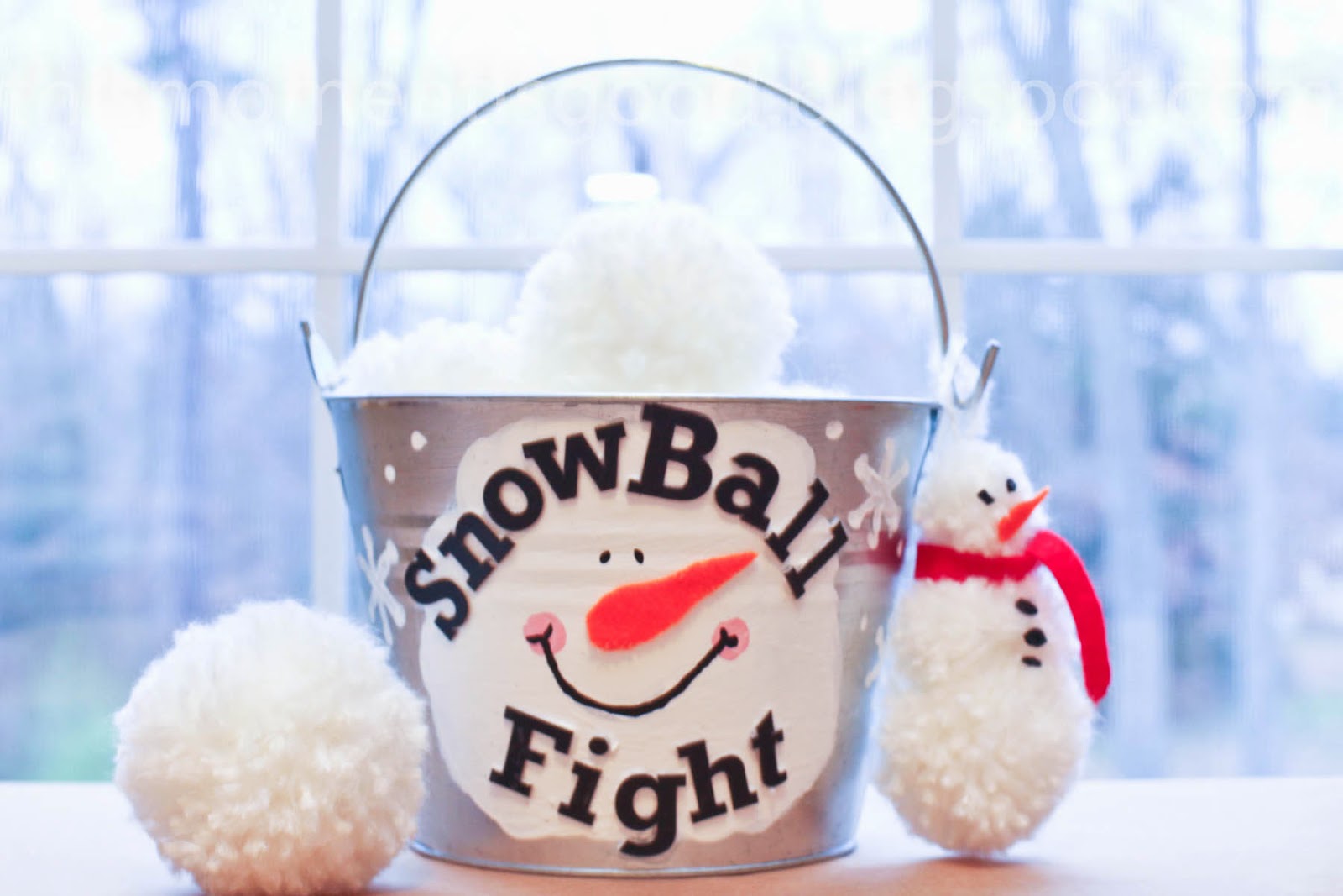 Loom Knitting by This Moment is Good!: SNOWBALL FIGHT IN A BUCKET