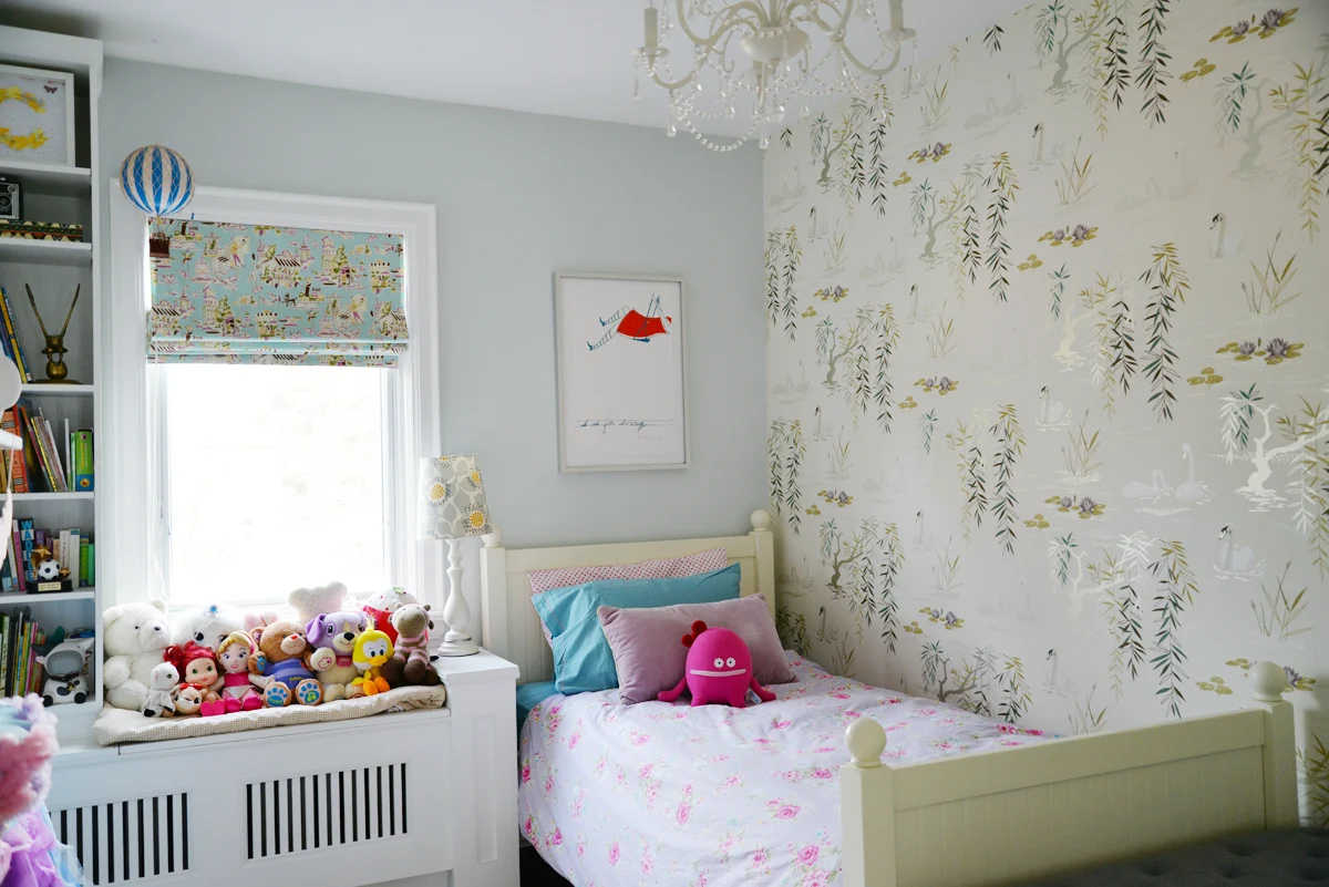 nina campbell swan lake wallpaper, girls bedroom with wallpaper, light aqua and white bedroom