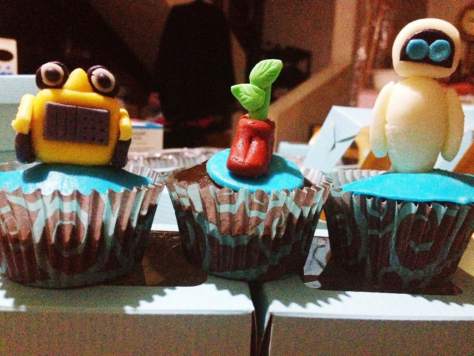 Walle themed Cake and cupcakes