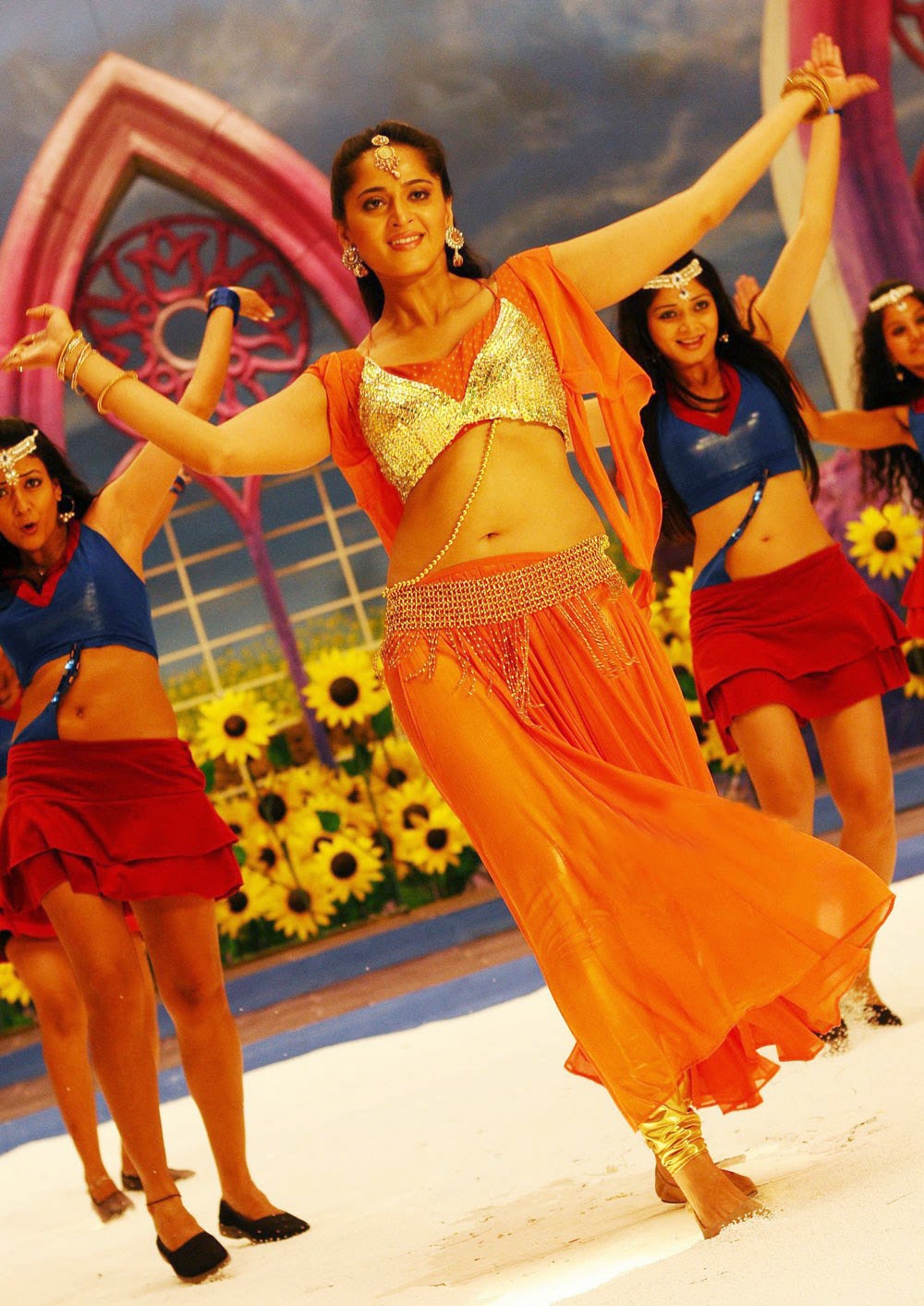 Actress Anushka Navel Show Photos