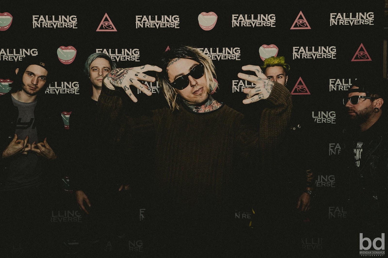 Группа falling. Группа Falling in Reverse. Falling in Reverse 2013. Falling in Reverse Fashionably late. Falling in Reverse плакат.